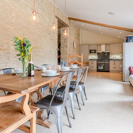 Middle Barn Villa Dyrham Екстериор снимка