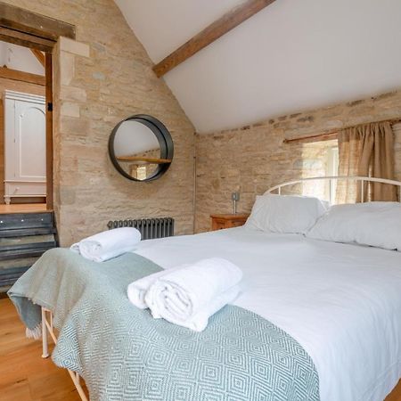 Middle Barn Villa Dyrham Екстериор снимка