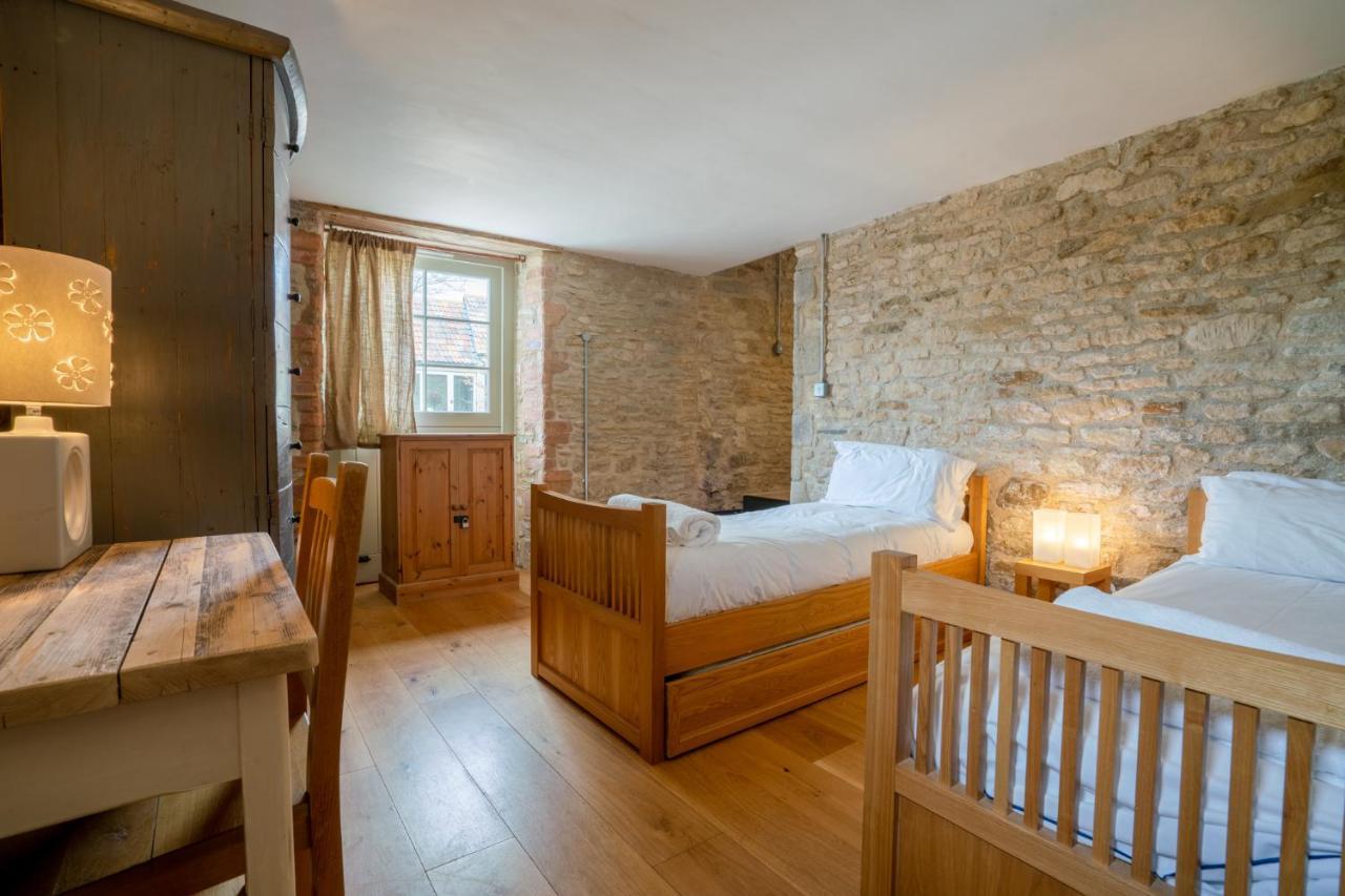 Middle Barn Villa Dyrham Екстериор снимка