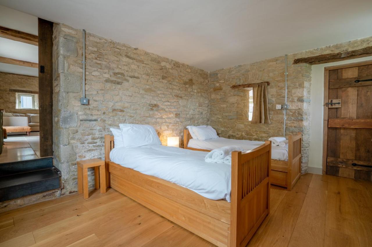 Middle Barn Villa Dyrham Екстериор снимка