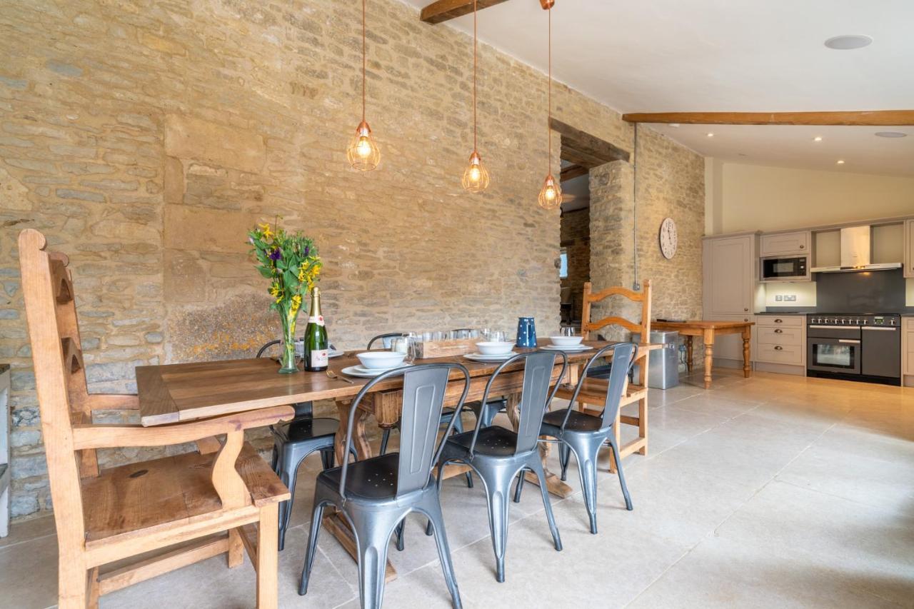 Middle Barn Villa Dyrham Екстериор снимка