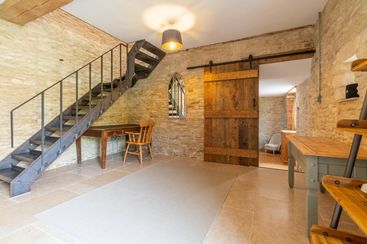 Middle Barn Villa Dyrham Екстериор снимка
