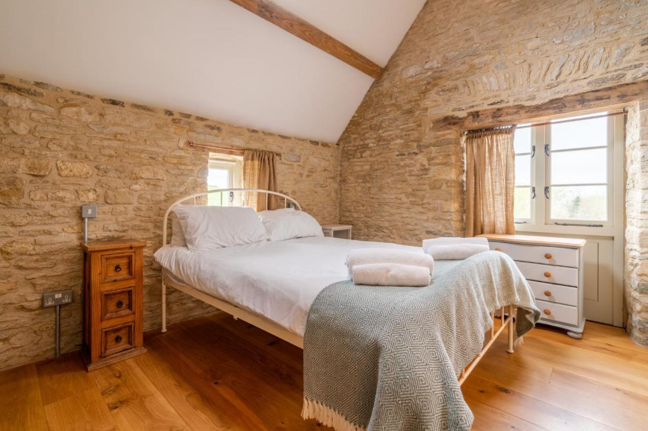 Middle Barn Villa Dyrham Екстериор снимка