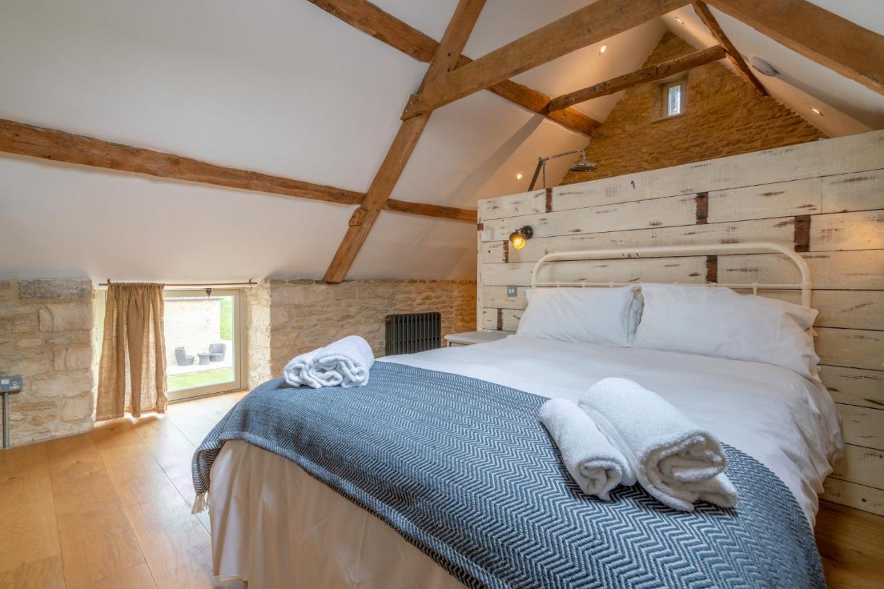 Middle Barn Villa Dyrham Екстериор снимка