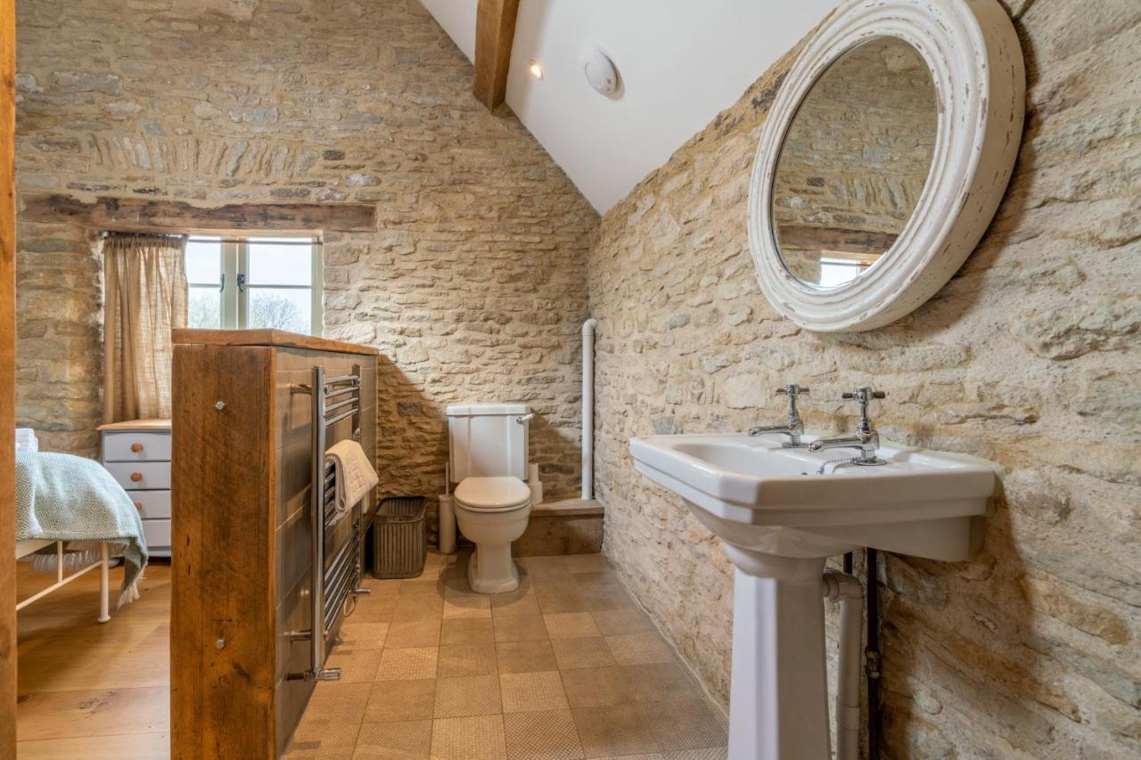 Middle Barn Villa Dyrham Екстериор снимка