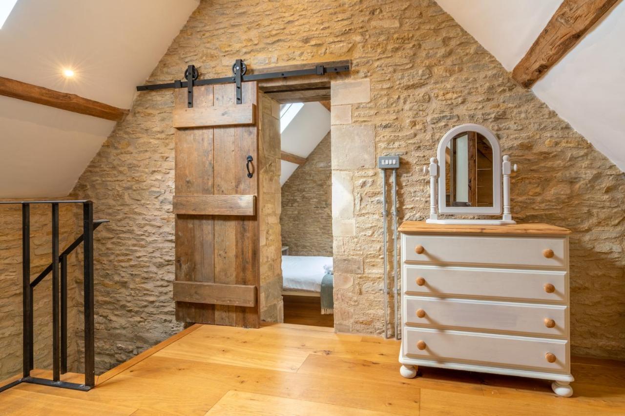 Middle Barn Villa Dyrham Екстериор снимка