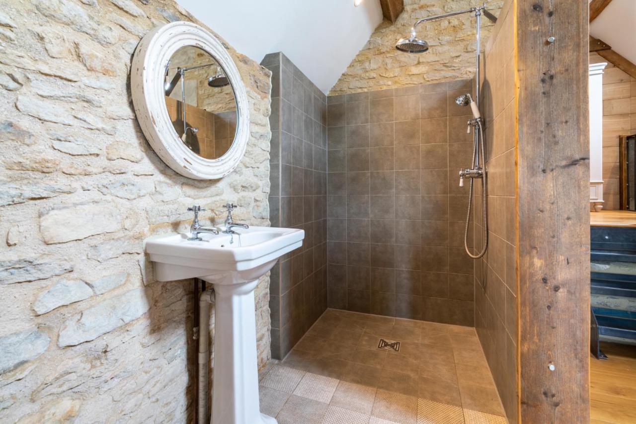 Middle Barn Villa Dyrham Екстериор снимка