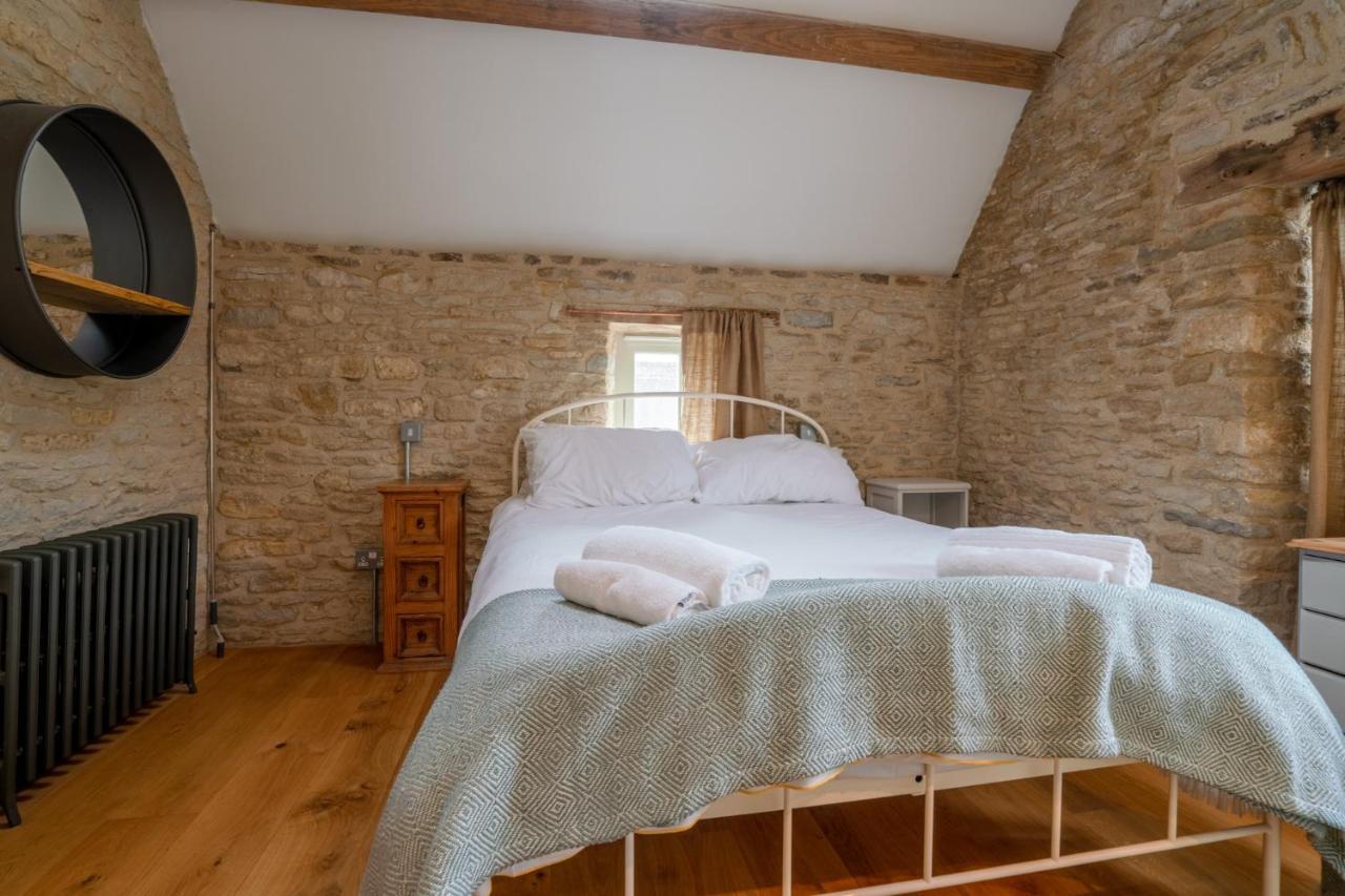 Middle Barn Villa Dyrham Екстериор снимка